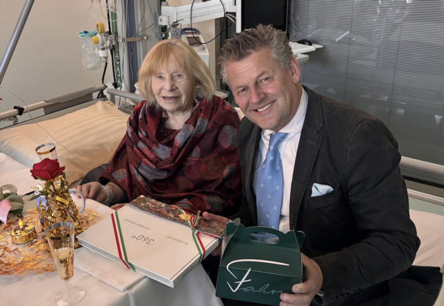 Ida Lercher freute sich über die persönlich überbrachten Glückwünsche von Bürgermeister Christian Scheider. | Foto: Büro Bürgermeister