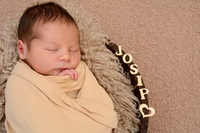 Name: Josip Mihael
Geburtsdatum: 29.10.2025
Gewicht: 3.770 g
Größe: 55 cm
Eltern: Suzana Bilanovic und Dejan Radosevic aus Langenwang | Foto: Babysmile
