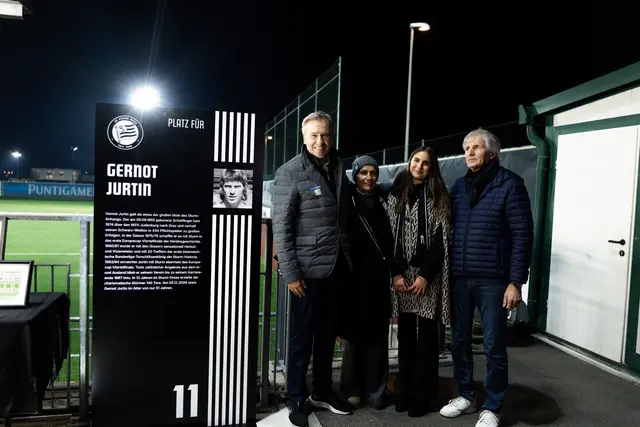 Enthüllten gemeinsam die Erinnerungsstele am Eingang des Sturm-Trainingszentrums (v.l.): Vereinspräsident Christian Jauk, Witwe Arabella Jurtin, Tochter Sophia Jurtin und Mannschaftskollege Andy Pichler. | Foto: Rappold/SK Sturm