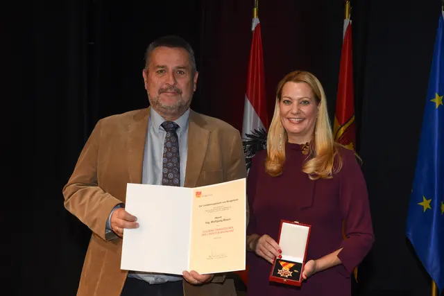 Goldenes Ehrenzeichen für Wolfgang Braun  | Foto: Landesmedienservice Burgenland / Hafner