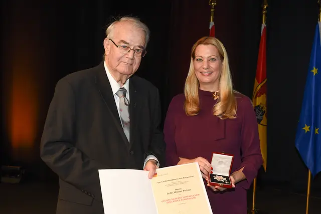 Großes Silbernes Ehrenzeichen für Werner Pichler  | Foto: Landesmedienservice Burgenland / Hafner
