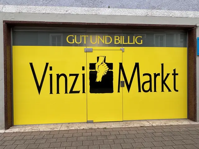 Die Preise im Vinzimarkt sind stark reduziert, um auch mit wenig Geld eine Grundversorgung sicherzustellen. Diese Rabatte sind möglich, weil die Produkte entweder durch Spenden (privat und Firmen) oder durch Überschüsse von Partnern aus dem Handel bezogen werden. | Foto: MeinBezirk/Waltraud Fischer