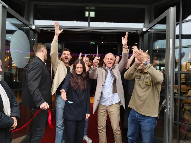 Das Band ist durchgeschnitten.