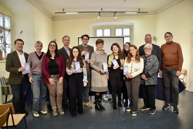 (v.l.) Johann Kirchknopf, Katharina Wolf-Scholz, Marina Stoilova, Juraj Šedivý, Eszter Hárs, Michael Schreiber, Waltraud Bachmaier, Esther Heiss, Teresa Stöckl, Elisabeth Exl, Gisela Spatzierer, Gerhard Langer, Herbert Peter | Foto: Stefan Schneider