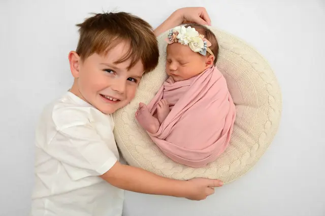 Name: Vivien
Geburtsdatum: 03.11.2025
Gewicht: 3.260 g
Größe: 52 cm
Eltern: Carina und Patrick Hölzl aus Mautern | Foto: Babysmile