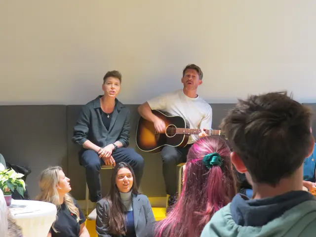 Musikerin Virgina Ernst schloss die Auftaktveranstaltung mit einem Minikonzert ab. | Foto: Sabine Krammer