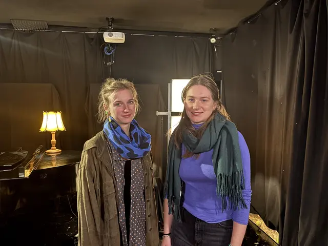 Joana Karácsonyi (l.) und Lucia Pollakowski haben den Kunst- und Kulturverein Shizzle in Hernals bis dato geschupft. | Foto: Ipirotis/MeinBezirk