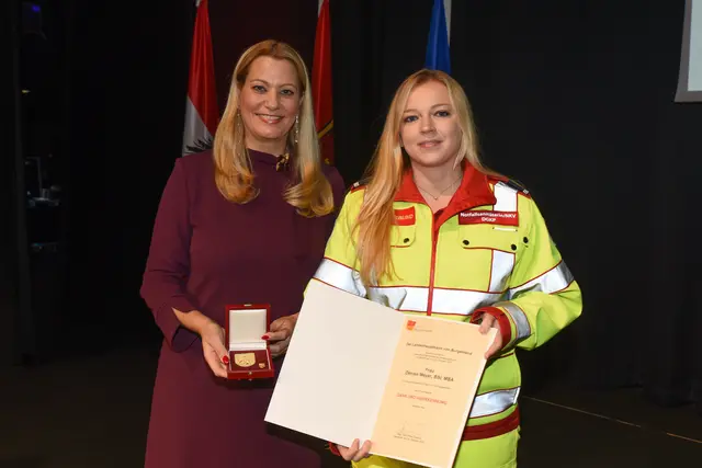 Dank und Anerkennung für Denise Meyer. | Foto: Landesmedienservice Burgenland / Hafner