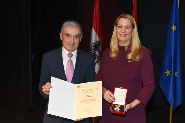 Silbernes Ehrenzeichen für Gerald Wagner   | Foto: Landesmedienservice Burgenland / Hafner