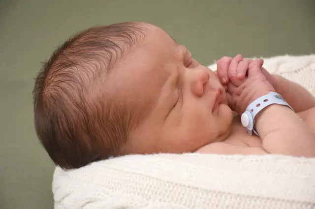 Name: Jakob
Geburtsdatum: 15.10.2025
Gewicht: 3.450 g
Größe: 51 cm
Eltern: Denise und Markus Postl aus Tieschen | Foto: Babysmile