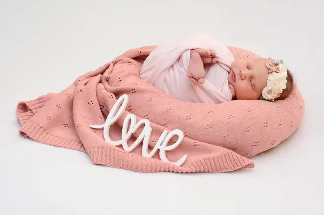 Name: Isabella
Geburtsdatum: 02.11.2025
Gewicht: 3.485 g
Größe: 49 cm
Eltern: Sabina Nelke und Stefan Pirsch aus Proleb | Foto: Babysmile