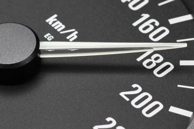 Er habe stark beschleunigt und eine Geschwindigkeit von 203 km/h (abzüglich Messtoleranz) erreicht. (Symbolfoto)  | Foto: stock.adobe.com/at/Björn Wylezich  