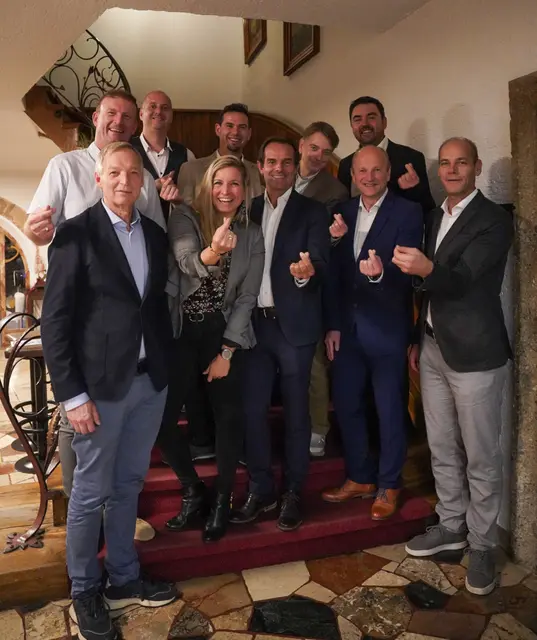 Personen im Bild: Nina Kraxner, GF des Tourismusverbands Eben im Pongau; Alexander Schabhüttl, Obmann des Tourismusverbands Eben im Pongau; Clemens Konrad, GF des Tourismusverbands Altenmarkt-Zauchensee; Michael Walchhofer, Obmann des Tourismusverbands Altenmarkt-Zauchensee; Christian Koblinger, GF des Tourismusverbands Radstadt; Christian Stiegler, Obmann des Tourismusverbands Radstadt; Stefan Passrugger, GF Wagrain-Kleinarl Tourismus; Roland Wiesbacher, Obmann Wagrain-Kleinarl Tourismus; Wolfgang Wild, Marketingleitung Wagrain-Kleinarl Tourismus; Gerhard Wolfsteiner, Geschäftsführer Salzburger Sportwelt | Foto: Radstadt Tourismus