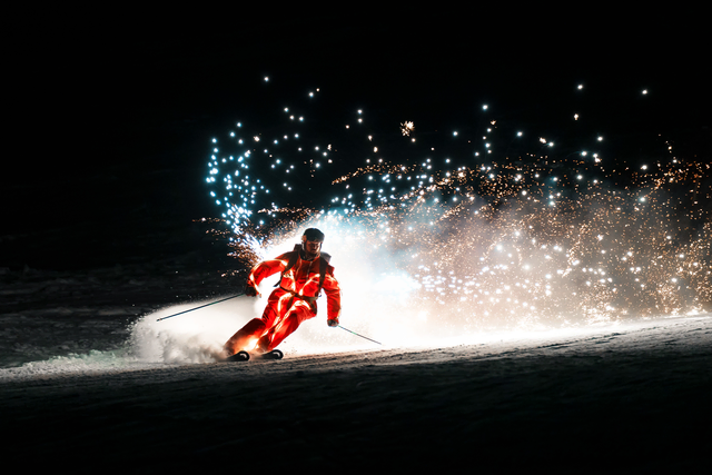 Die spektakuläre Skishow „Skiers on Fire – Extended“ in Gerlos begeistert immer sonntags von Ende Dezember bis Anfang März sowie an zusätzlichen Terminen vor Weihnachten und Silvester.
 | Foto: Zillertal Arena / Tobias Egger