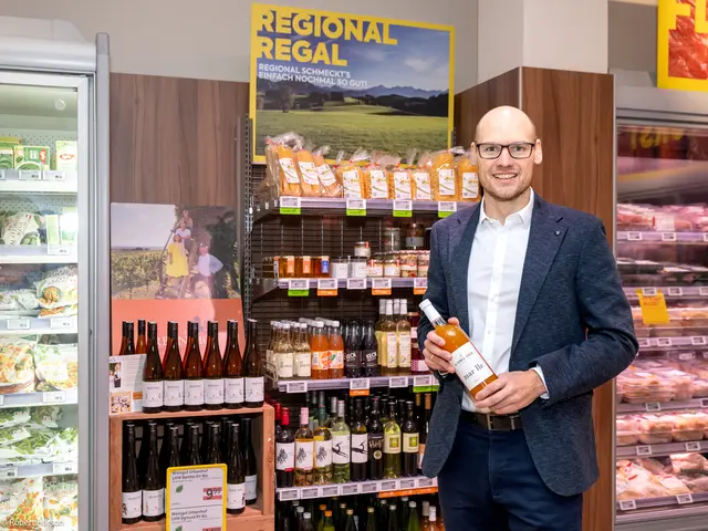 Besonders wichtig ist dem Kaufmann Fabian Auttrit, den Standort regional zu verankern – daher setzt er auf zahlreiche Kooperationen mit Lieferant:innen aus der Umgebung. | Foto: BILLA AG / Robert Harson