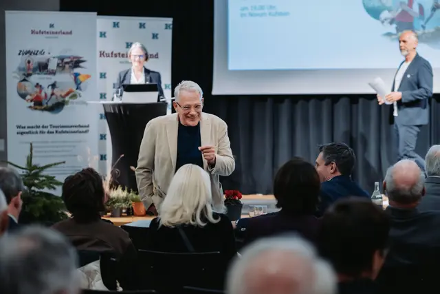 Gut gelaunt: TVB-Aufsichtsrastvoristzender-Stv. Simon Hermann Huber.  | Foto: © TVB Kufsteinerland / Thorben Jureczko