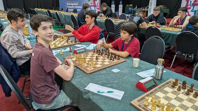 Vorne: Thomas Kim (l.) und Tony Pollak (r.) vom ASK St. Valentin. | Foto: Thomas Pollak