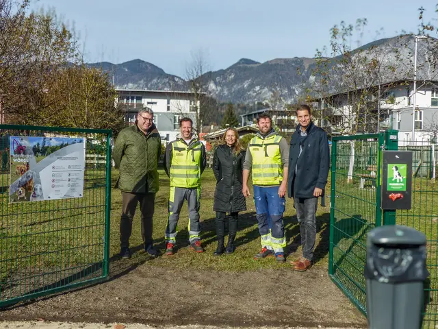 Juri Nindl (Stadtbaumeister), Francesco Sapienza (Bauhof), Katrin Lettenbichler (Bauamt- Bereich Facility Management), Alexander Krall (Bauhof), Michael Riedhart (Bürgermeister) v.l. | Foto: Stadtmarketing Wörgl