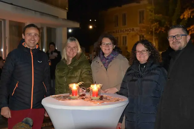 David Soucek-Hofmann, Gisela Bauer, Leiterin FB-Zentrum, Obfrau Elisabeth Gneißl, Pia Kastner und Pfarrer Markus Lang (v.l.).
 | Foto: Thomas Großruck