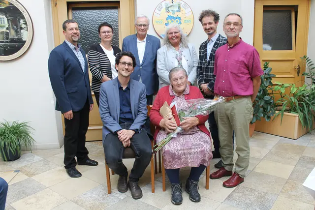 Glückwünsche zum 85. Geburtstag in Scheibbs: Jubilarin Lepoldine Fallmann (v.r.) mit ihren Gratulantinnen und Gratulanten im Rathaus | Foto: Stadtgemeinde Scheibbs