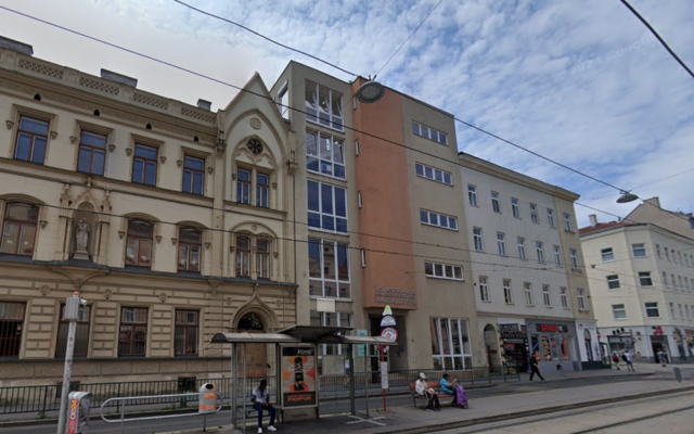 Seit etwa eineinhalb Jahren steht die Volksschule Waldkloster in der Quellenstraße leer. Nun will die Stadt Wien die Räumlichkeiten mieten und eine neue Schule eröffnen. (Archiv) | Foto: Google Maps/Screenshot