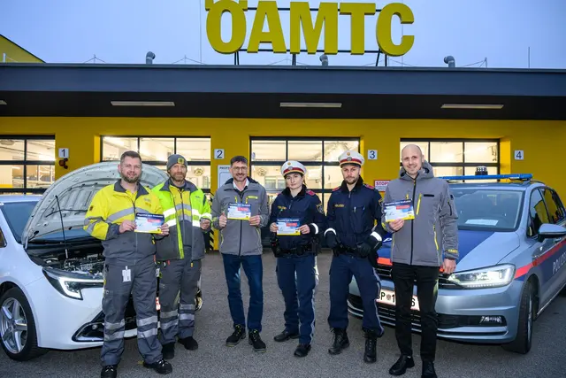 ÖAMTC und Polizei: "Licht-Aktion" für mehr Sichtbarkeit auf Burgenlands Straßen. | Foto: ÖAMTC/Gregor Nesvadba