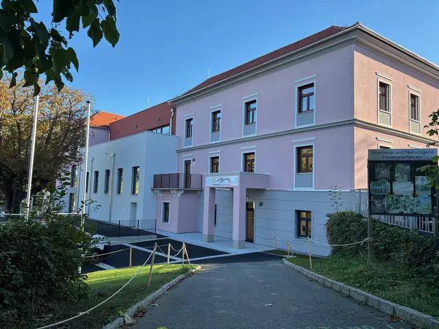 Die Volksschule von Bad Gleichenberg wurde für acht Millionen Euro saniert. | Foto: MeinBezirk/Heimo Potzinger