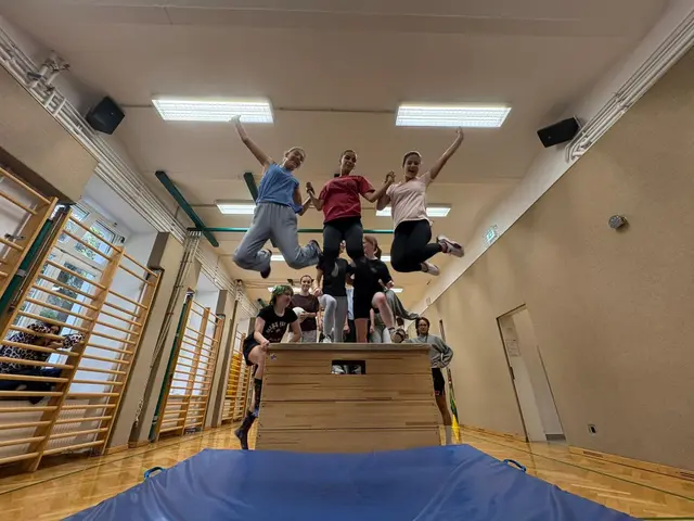 Auf dem neuen Sportgerät wird schon eifrig geturnt. | Foto: z.V.g.