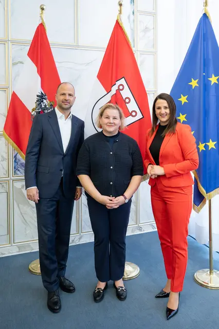 Anreize schaffen, um Menschen in Vollzeitbeschäftigung zu bringen: v.li.: Landesrat Marco Tittler (Vorarlberg), Bundesministerin Korinna Schumann und Arbeitslandesrätin Astrid Mair. | Foto: Land Vorarlberg/A.Serra