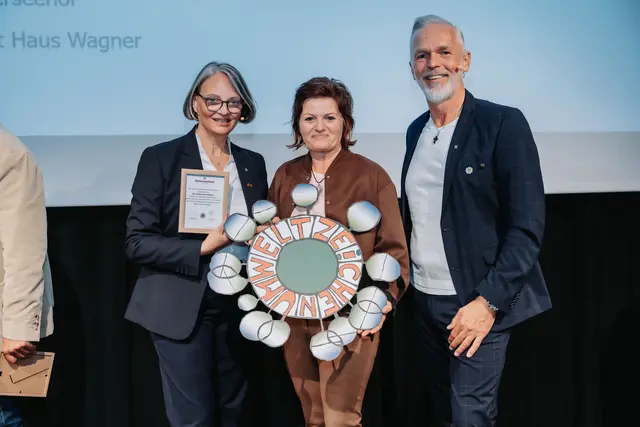 Andrea Huber (Mitte) vom Bio Chalet Haus Wagner in Niederndorf, mit Sabine Mair und Georg Hörhager. 

Fotograf: Thorben Jureczko für PR-Agentur WEISS PR &amp; MEDIA www.weiss-pr.at | Foto: © TVB Kufsteinerland / Thorben Jureczko