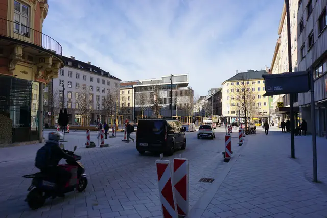 Der Verkehr ist, bis auf wenige Ausnahmen, nur mehr zielgerichtet. Man merkt dies auch, ein Großteil der Autos bewegt sich Richtung Garage und wieder retour. | Foto: Jan Thönnessen
