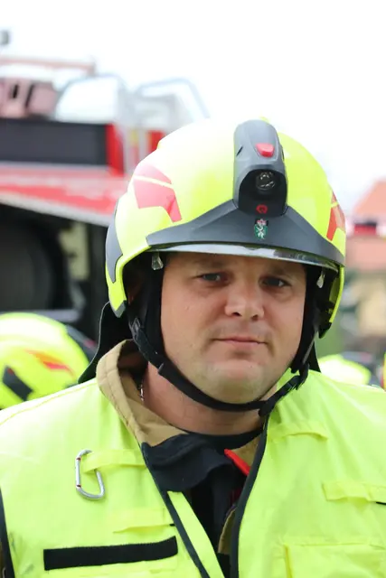 Applaus für OBI Daniel Hammer von der FF Werndorf. Er übernahm als Einsatzleiter das Kommando und führte die Großübung kompetent, umsichtig und verantwortungsvoll zu einem guten Ende. | Foto: Edith Ertl