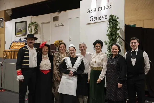 Die Schauspielerinnen und Schauspieler überzeugten mit ihrem Charme und dem nötigen Schmäh.  | Foto: Sophia Braun