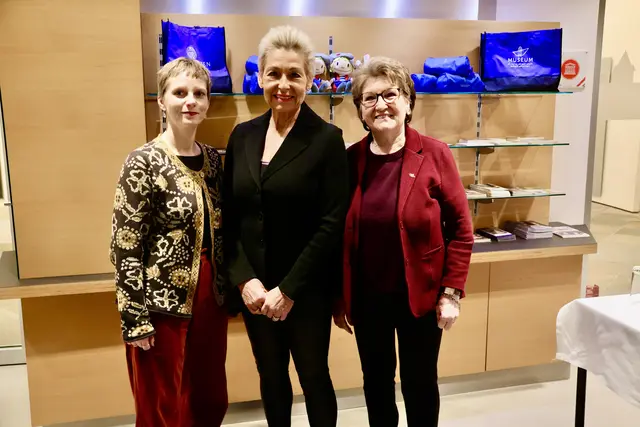 Museumsleiterin Julia Schlager, Angelika Karner-Nechville und ÖVP-Gesundheitsstadrätin Erika Buchinger. | Foto: Schauer