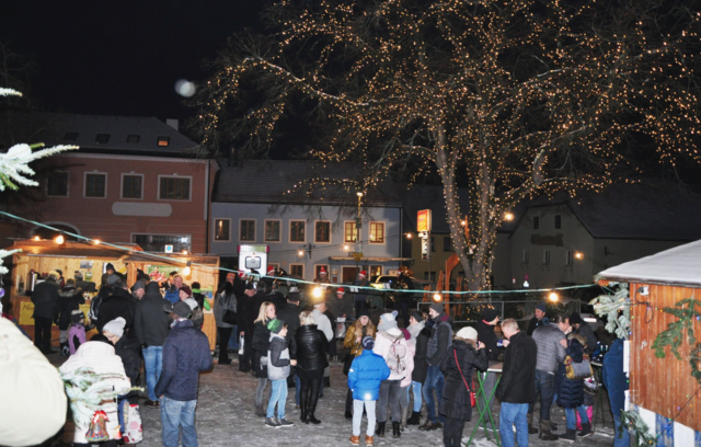 Stimmungsvoller Adventmarkt in Neumarkt im Mühlkreis | Foto: Gemeinde