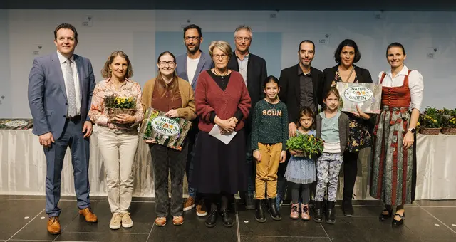 Insgesamt 35 Gärten wurden im Bezirk Innsbruck-Land ausgezeichnet. Hier die Gruppe aus der Region Stubaital &amp; Wipptal. | Foto: Tiroler Bildungsforum/Hörtnagl