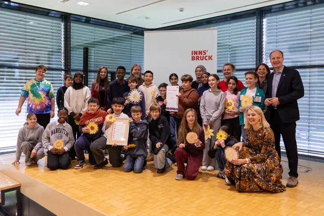 Die Mittelschule Hötting freut sich über ihren Preis für das interreligiöse Gartenprojekt „Liebe verbindet“. | Foto: IKM/D. Jäger
