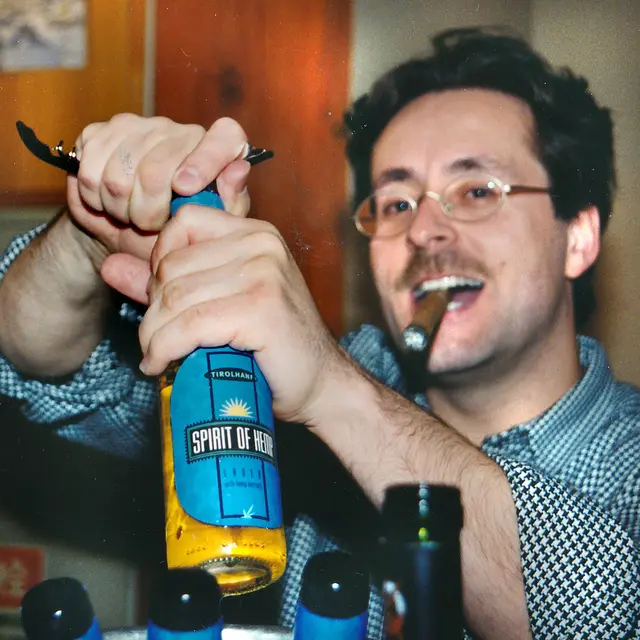 Norbert Tesch mit seinem Produkt Spirit of Hampf | Foto: Herbert Schleich