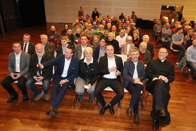 Das Zentrum war bis auf den letzten Platz gefüllt. | Foto: Johann Scheich