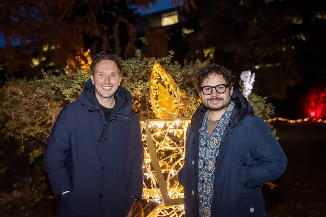 Philipp Gamper (Head of Marketing Swarovski Kristallwelten) und Felix Kozubek (Geschäftsführer Experience Tirol) | Foto: MK Illumination / Jan Hetfleisch