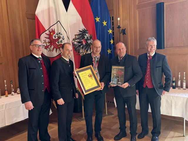 Otto Permoser (Landessieger Brände, Stift Wilten) bei der Auszeichnung | Foto: MeinBezirk