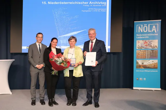 Roman Zehetmayer (Archivdirektor Landesarchiv), Anja Rechberger (Gemeinderätin Stadtgemeinde Purkersdorf), Andrea Czerny-Riess (Archivarin Stadtgemeinde Purkersdorf), Landesrat Anton Kasser | Foto: NÖLA Kunerth
