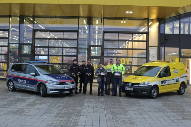 Polizei und ÖAMTC führten die Sicherheitsaktion "Flugzettel statt Strafzettel" in Oberwart durch. | Foto: ÖAMTC