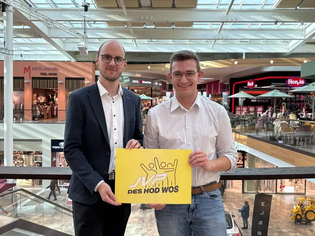 Johann Wiesinger von der JVP Ried und Fabian Egger, Landesgeschäftsführer. | Foto: MeinBezirk
