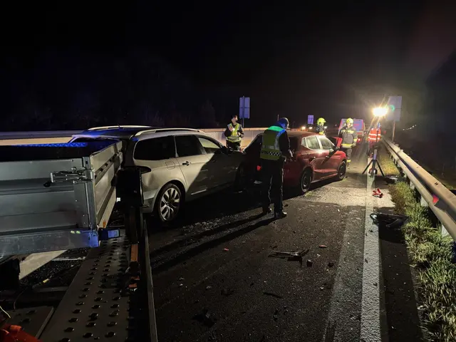 Beim zweiten Unfall auf der S4 waren fünf Fahrzeuge in den Unfall verwickelt. | Foto: Feuerwehr Mattersburg