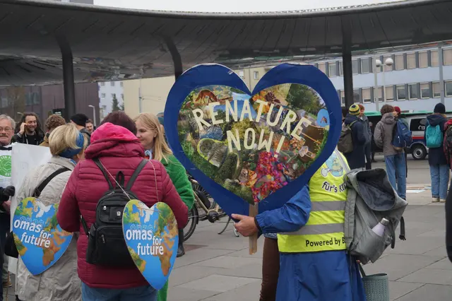 Auch die "Omas for Future" und weitere Formationen schlossen sich der Demo an.  | Foto: Fridays for Future Graz