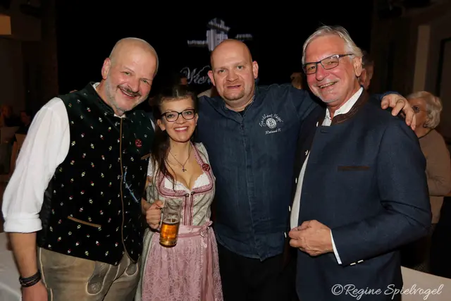 Regisseur Erich Baumgartner mit Patricia Donner, Küchenchef Roland Mayer und Ing. Andreas Szerencsics. 