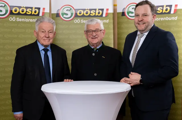 Am Bild von links Landesobmann Josef Pühringer, Bezirksobmann Karl Grufeneder, Landesgeschäftsführer Franz Ebner.

 | Foto: OÖ Seniorenbund