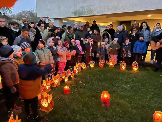Mit den vielen selbstgebastelten Laternen wurde das Martinsfest gefeiert. | Foto: Privat