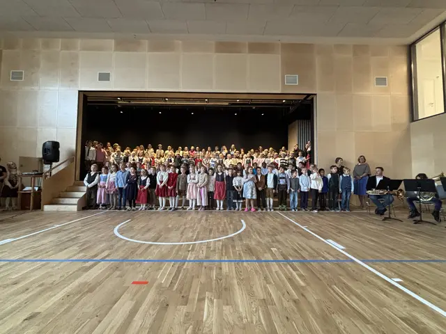 Im neuen großen Turnsaal wurde die feierliche Eröffnung abgehalten.  | Foto: MeinBezirk.at/Astrid Siebert